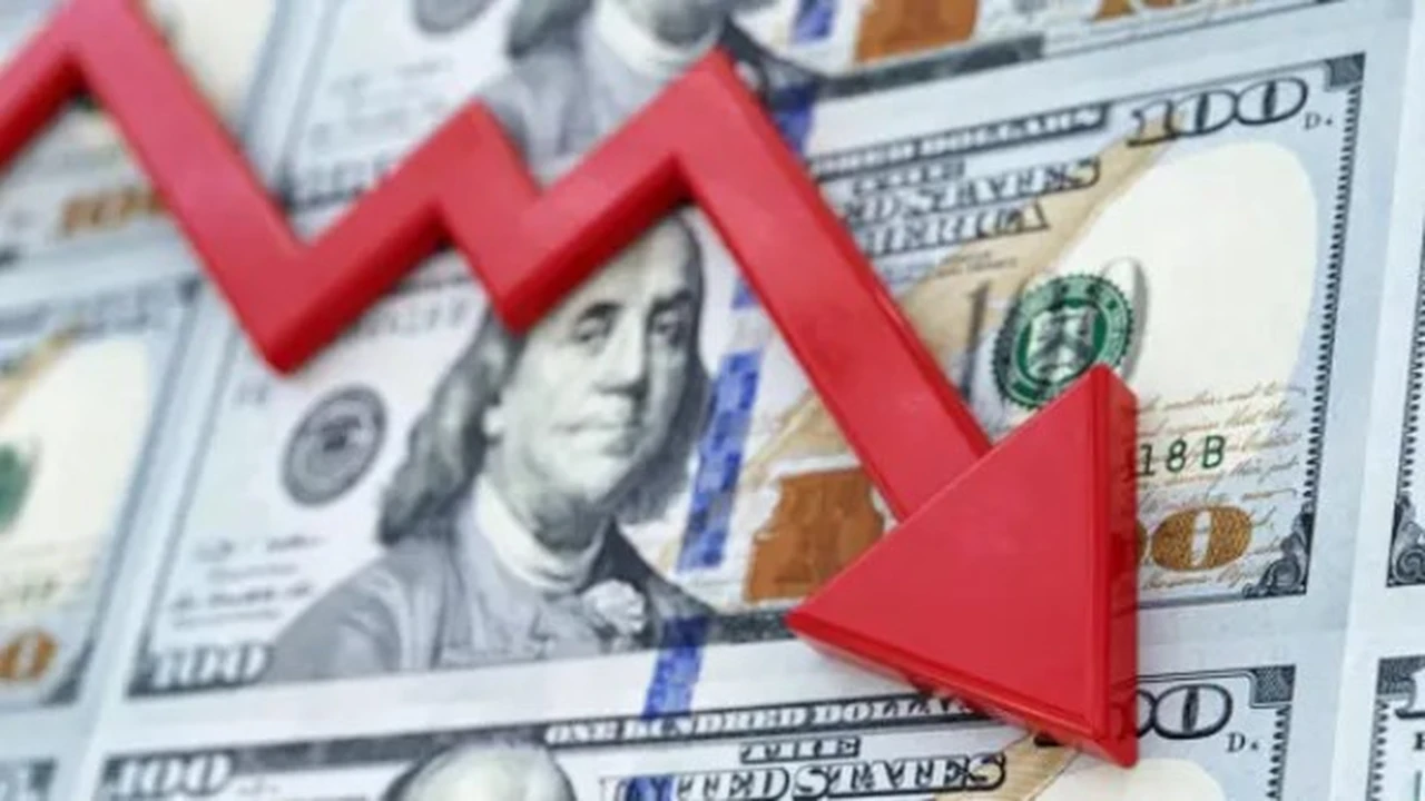 سعر الدولار مقابل الجنيه المصري في ختام التعاملات بعد تراجع 100 قرش
